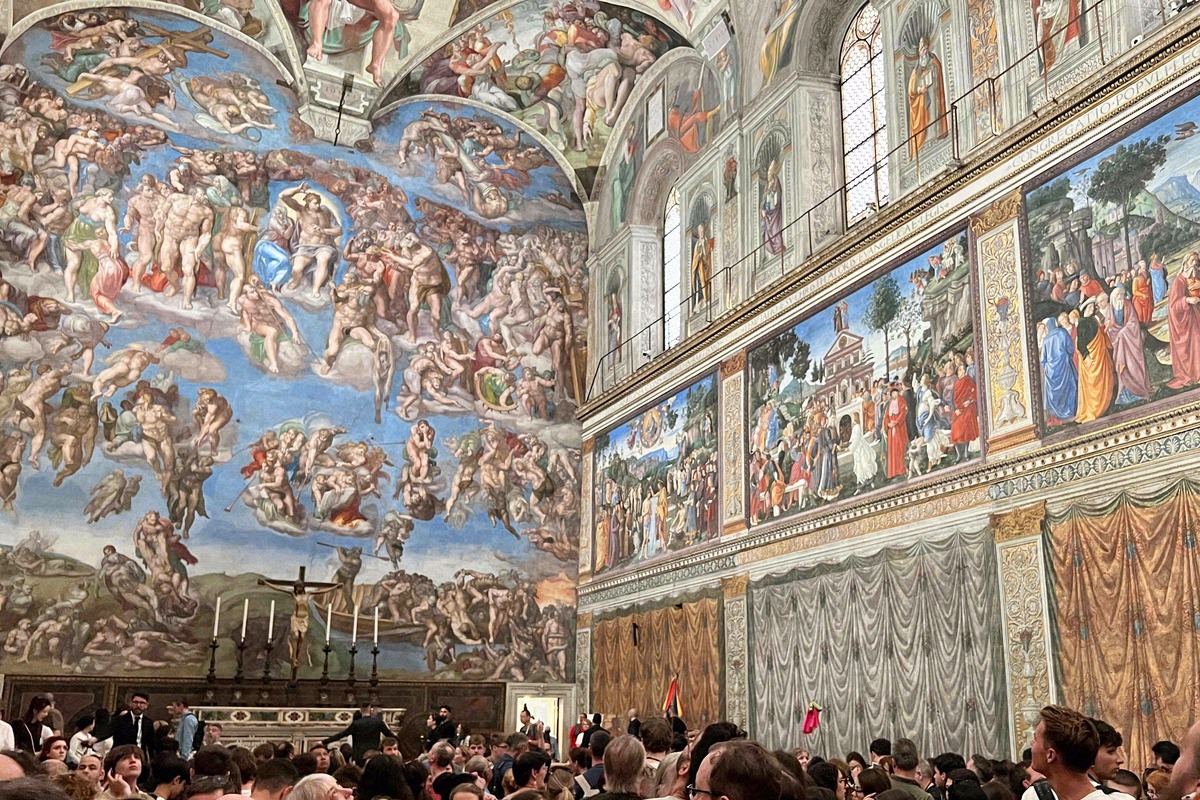 La Création d'Adam dans la chapelle Sixtine, au Vatican